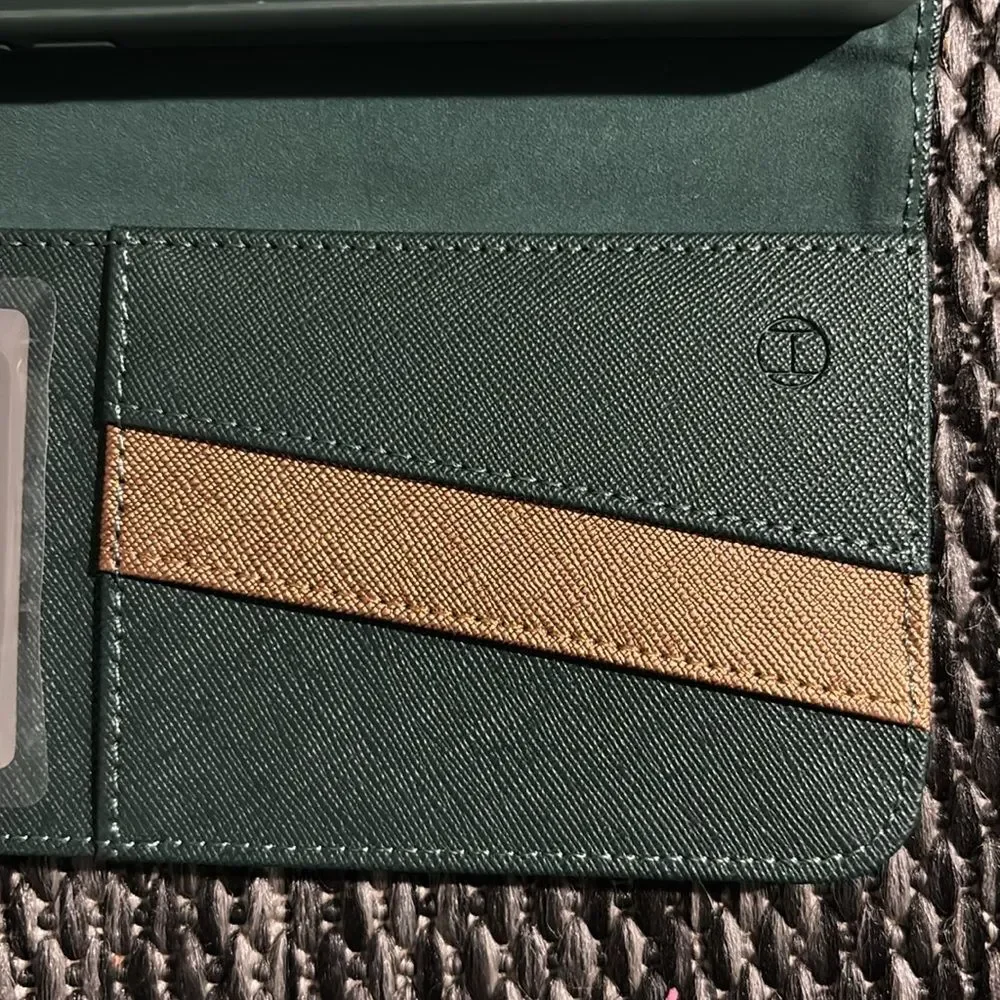 Habitu Selene Crossbody Wallet iPhone 11/XR Case
